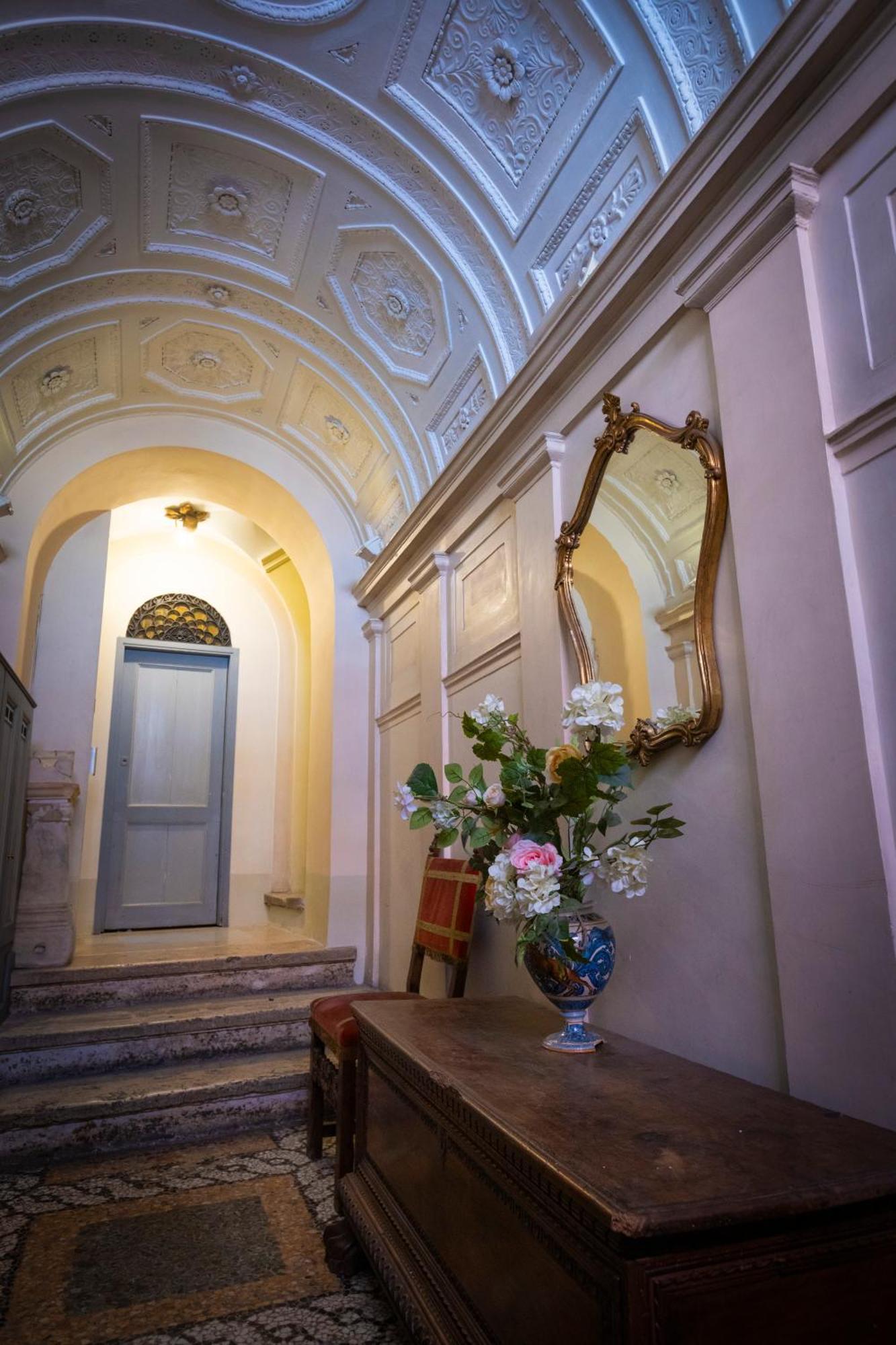Barberini Apt Close To Fontana Di Trevi Roma Exterior foto